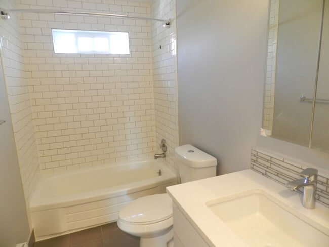 Photo - 4857 Fauntleroy Way SW