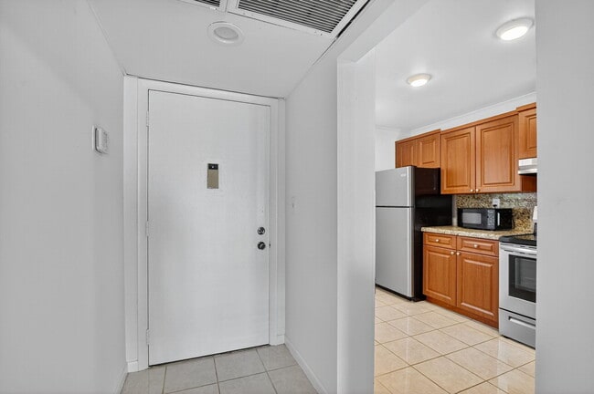 Photo - 11 Royal Palm Way Unidad 3040