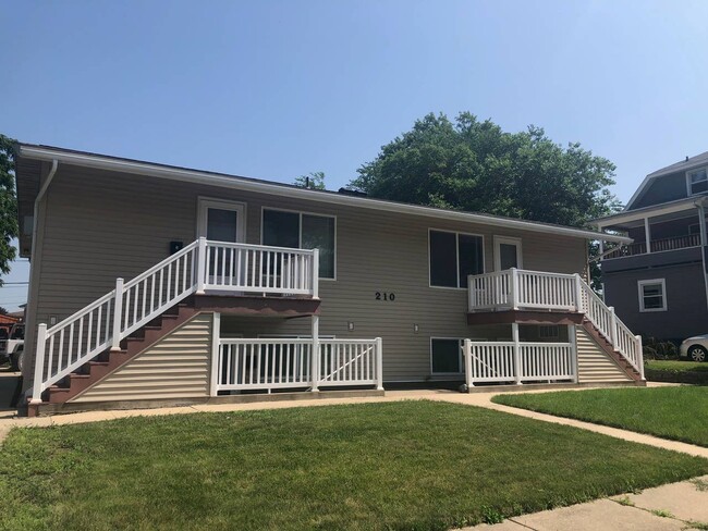 Photo - 210 27th St NE Unit #3