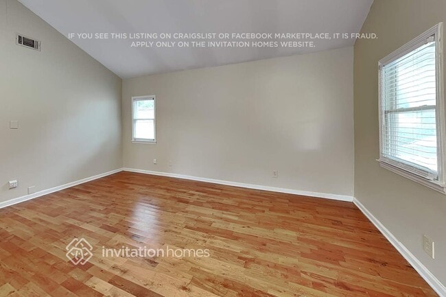 Photo - 1551 New St NE