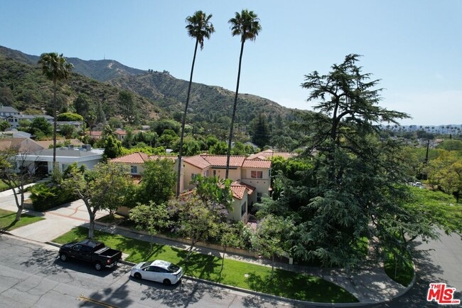 Building Photo - 1861 W Mountain St