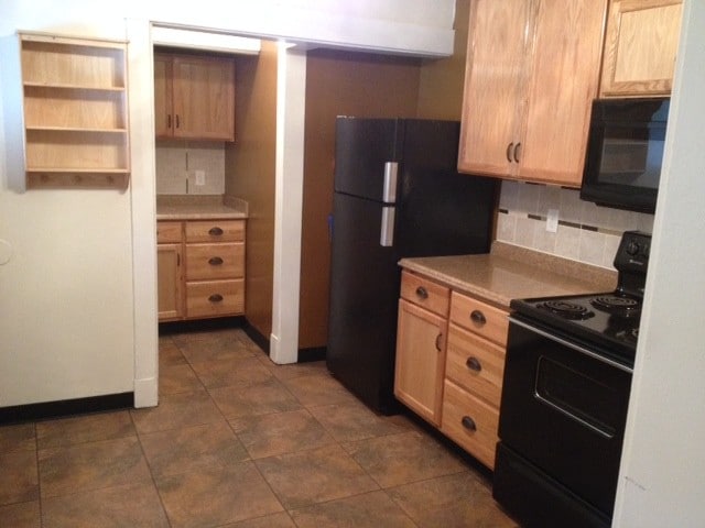 Kitchen - 3733 California Ave Unit Second floor