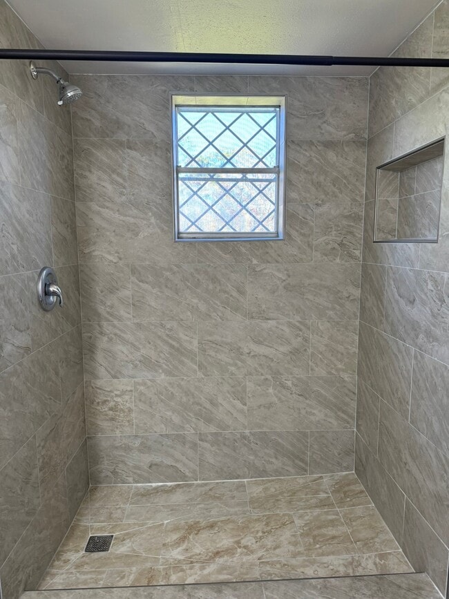 Building Photo - 2019 N Thompson St