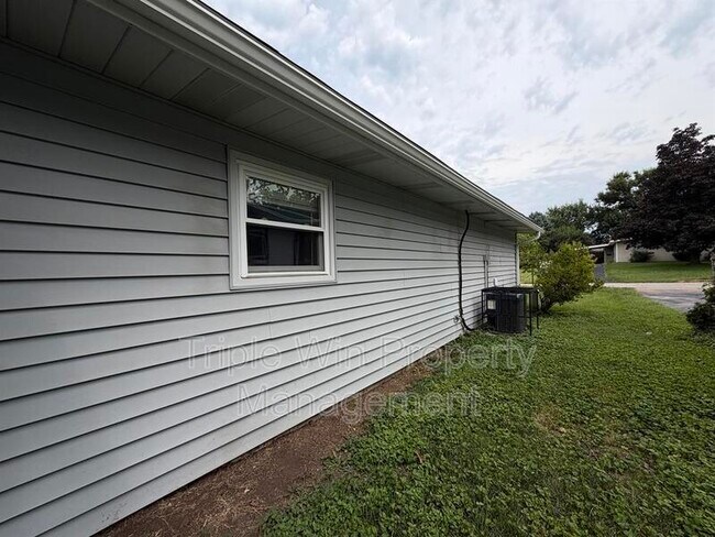 Photo - 810 St Anthony Ln