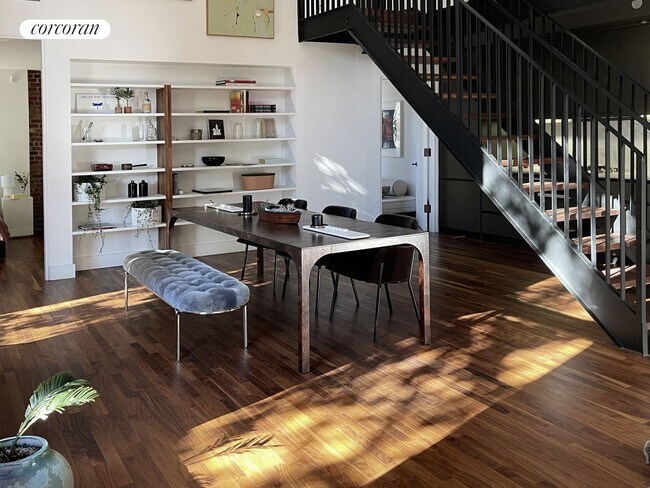 Photo - 533 Leonard St