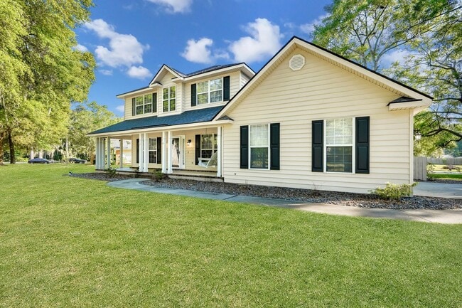 Photo - Richmond Hill Beauty: 4-Bedroom Home with Stunning Lagoon Views!