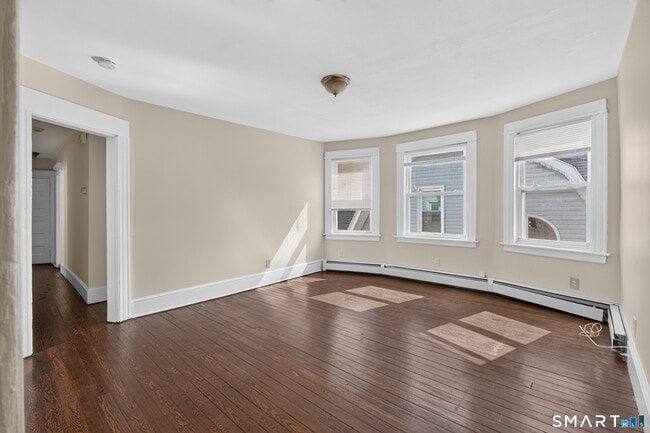 40-44-44 Vine St Unit 3