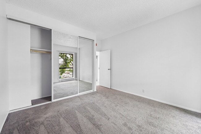 Lakewood Apartments At Lake Merced
