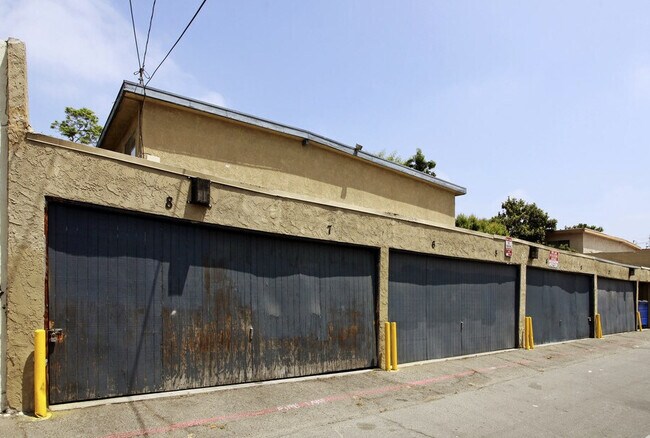 Building Photo - 128 E Wakefield Ave