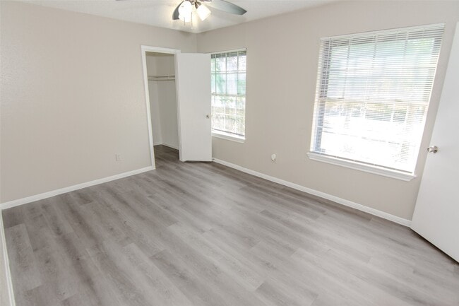 Photo - 1027 Montour Dr