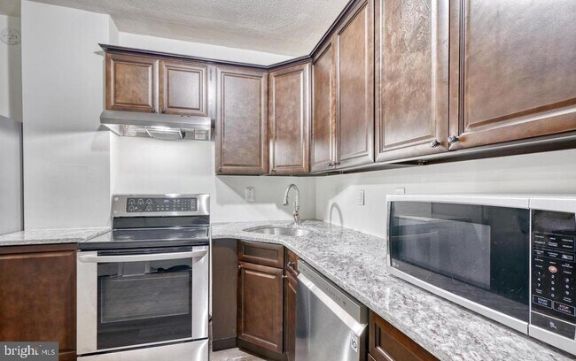 Photo - 204 N Port St