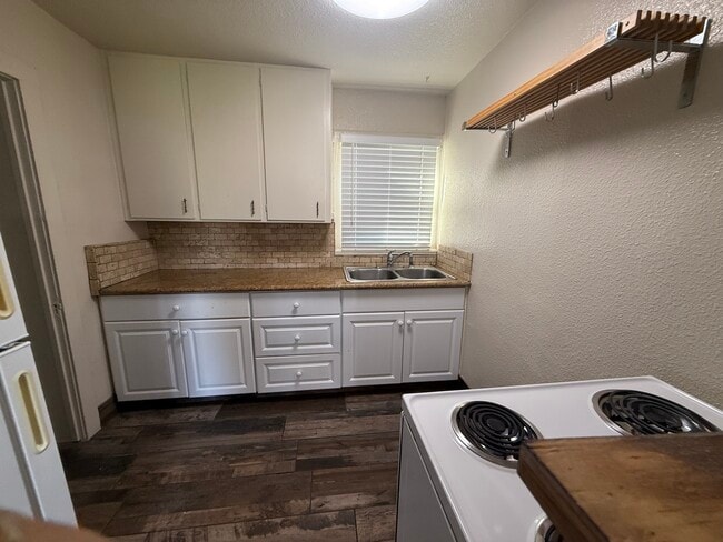 Photo - 539 Terminal Ave