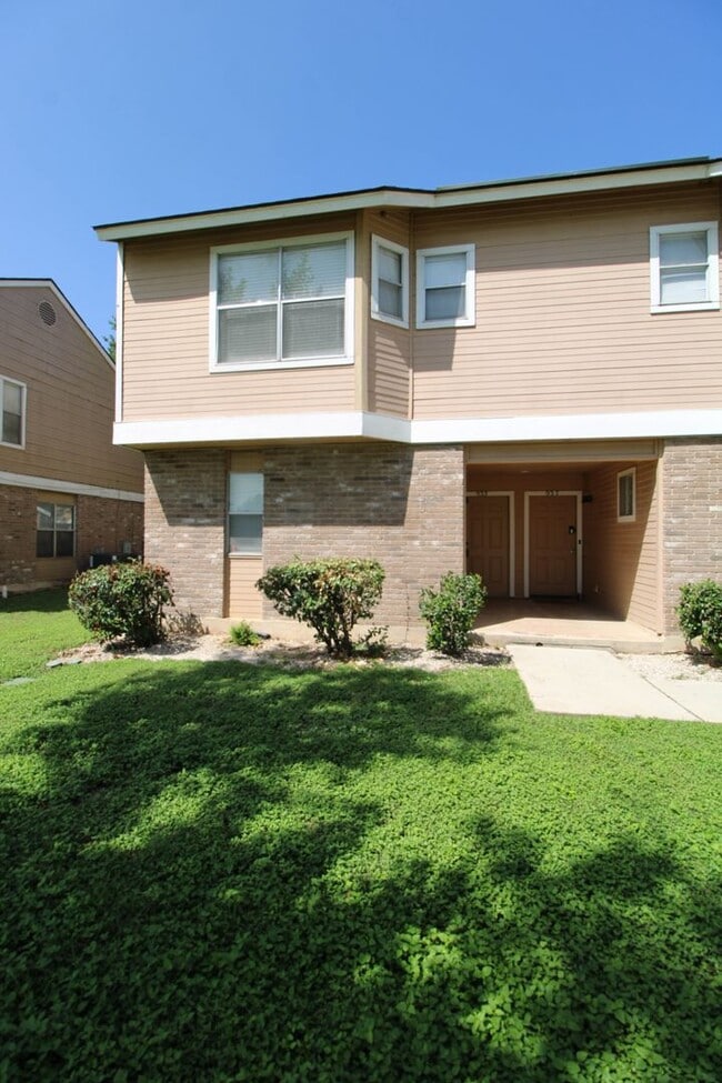 Photo - 933 Schertz Pkwy Unit 933 Schertz Parkway - 1