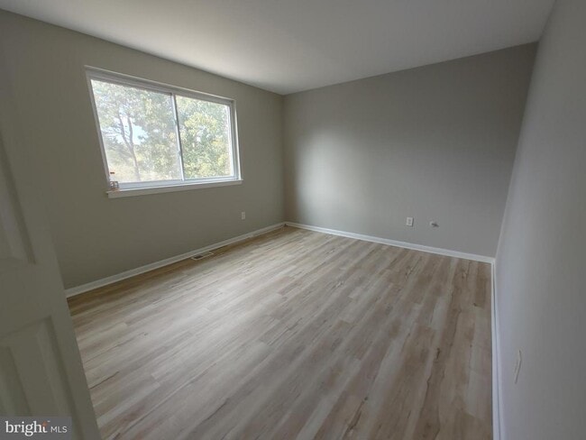 Photo - 649 Jarvis Rd