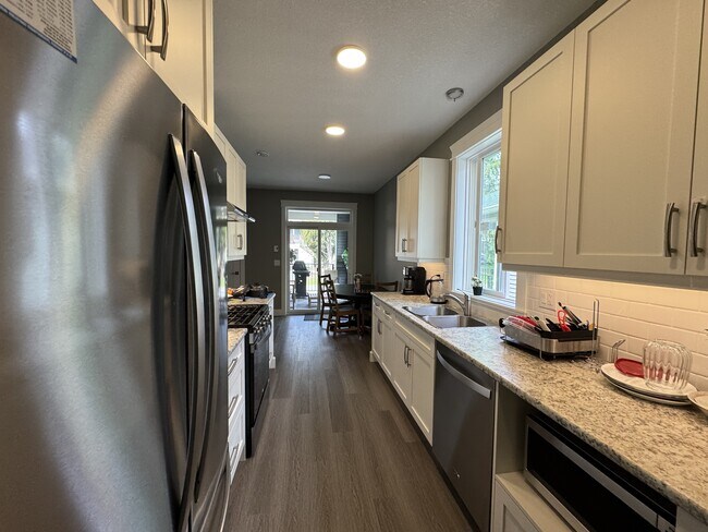 Photo - 643 Lambert Ave Unité 2