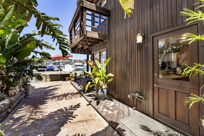 Island Getaway and Life in The Tropics