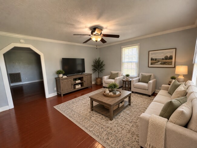 Charming 2BR/2BA Home in Town – Hardwood Floors, Large Backyard & Carport!