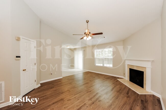 5255 Hillcrest Glenn Dr