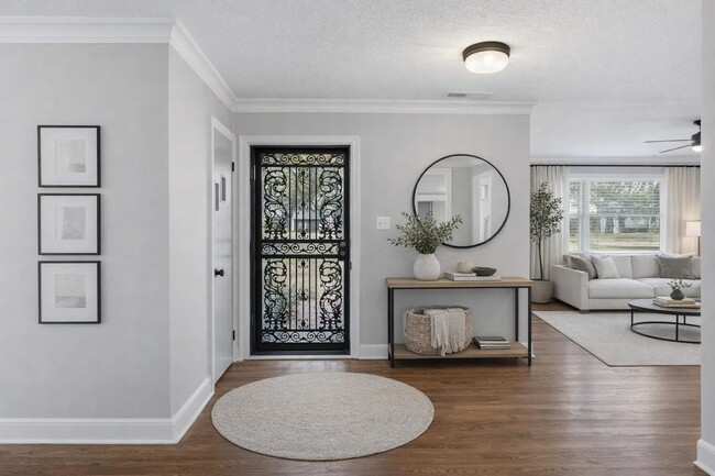 Photo - 4573 Charleswood Ave