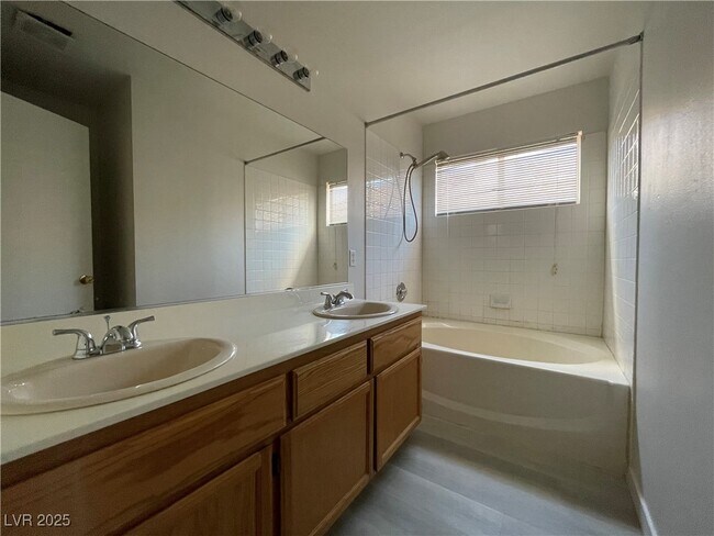 Photo - 8476 W Gilmore Ave