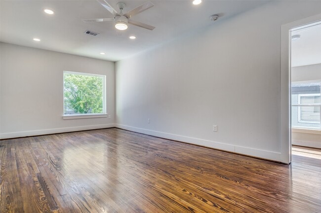 Photo - 2221 Rosewood St