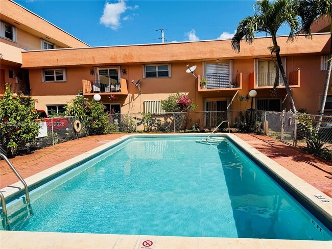 Photo - 1100 W 35th St Unit 8