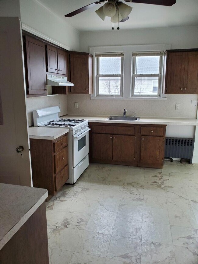 Photo - 19 Oak St Unit 2nd Fl