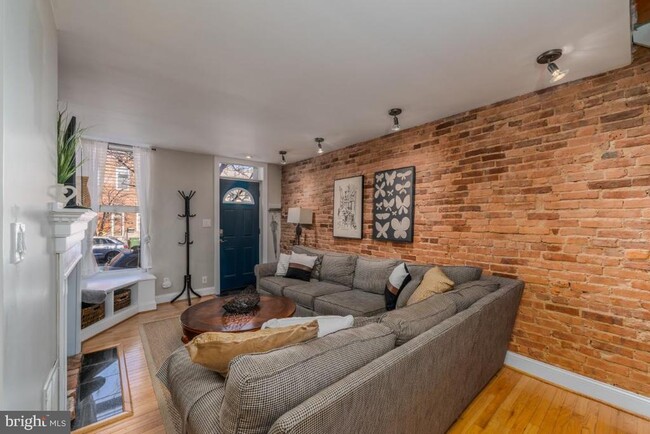 Photo - 2517 Fleet St