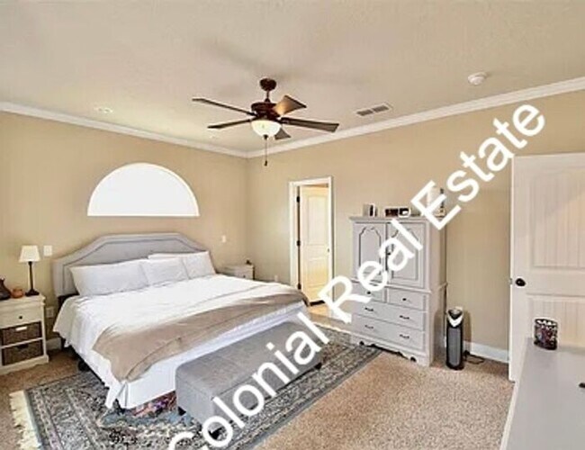 Coming soon! Beautiful and updated, pet fr... House House Rental in