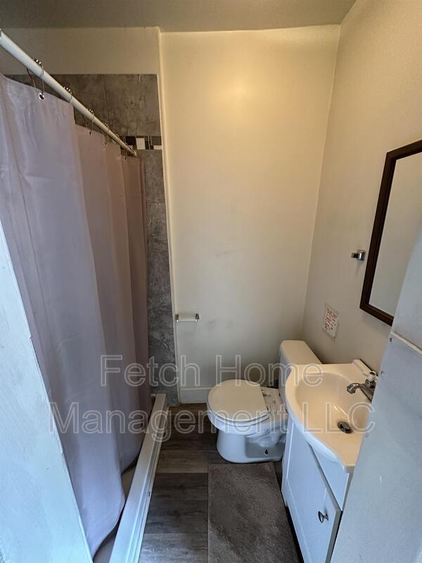 Photo - 911 E King St