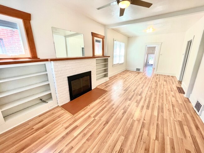 Photo - 3853 Julian St