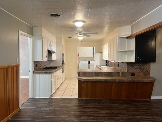 Photo - 3 bed 2 bath Move In Ready!