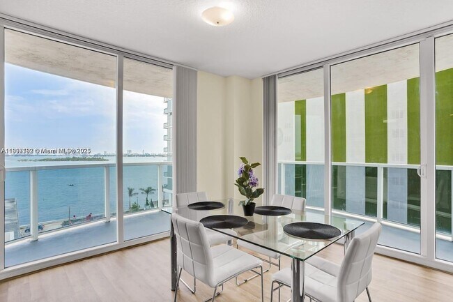 Photo - 601 NE 23rd St Unidad 703