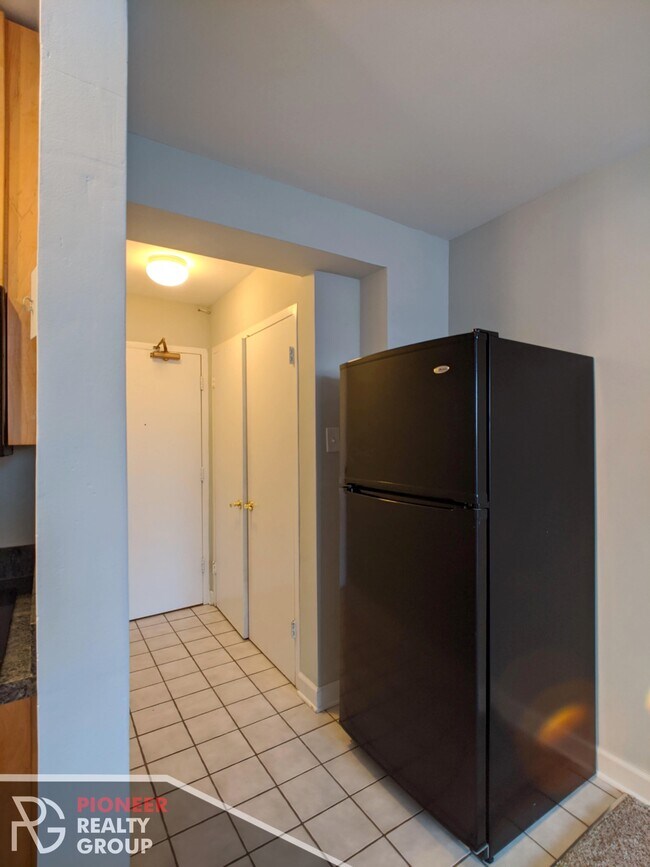 Photo - 433 W Wellington Ave