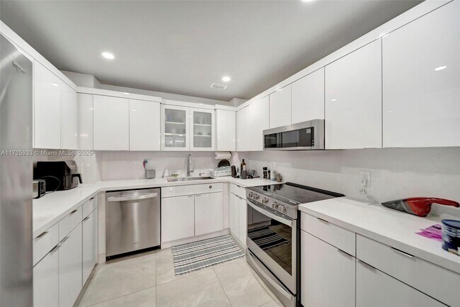 Building Photo - 1950 S Ocean Dr Unit LE Rental