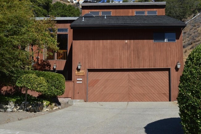 Building Photo - 1005 Drake Ct Rental