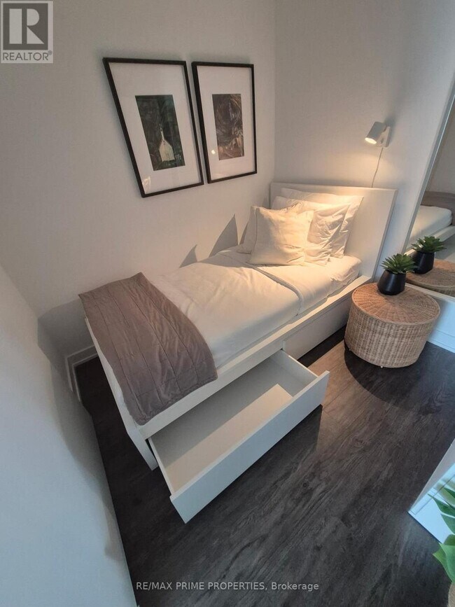 Photo - 88 Queen St E Unit 3215