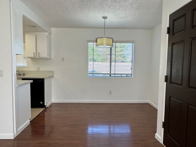 12338 Oxnard St Unidad 205