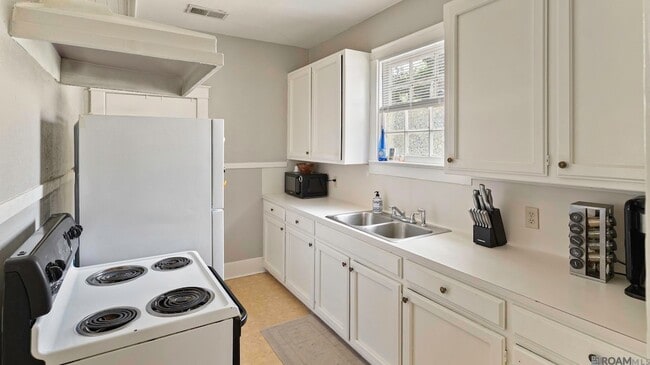 Photo - 350 E State St