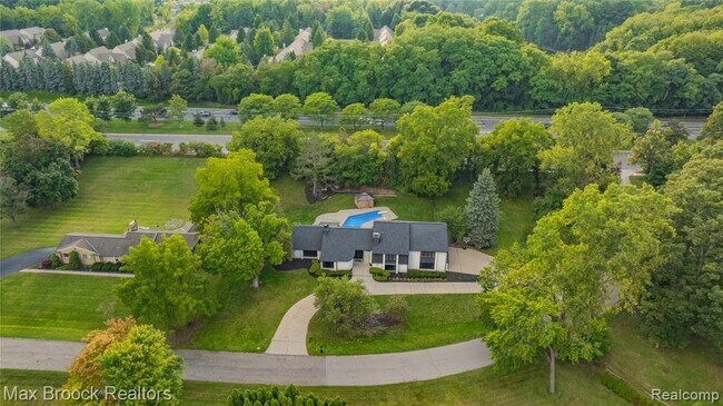 3332 Barlyn Ln