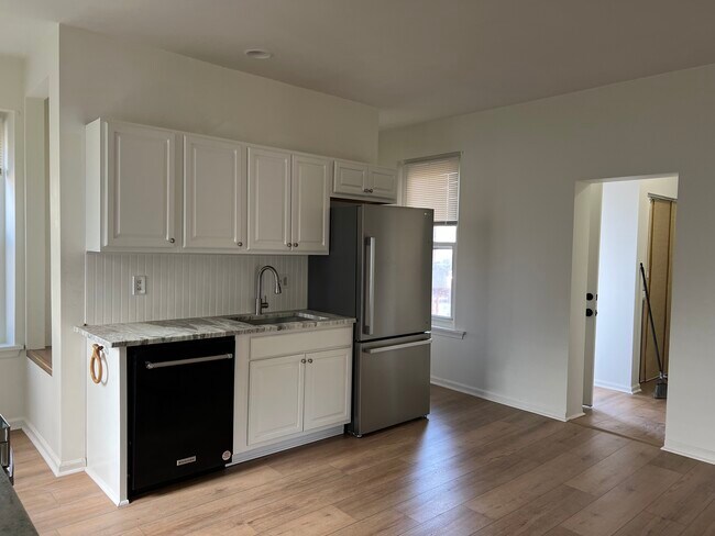 Photo - 1907 W Point Pike Unit 1