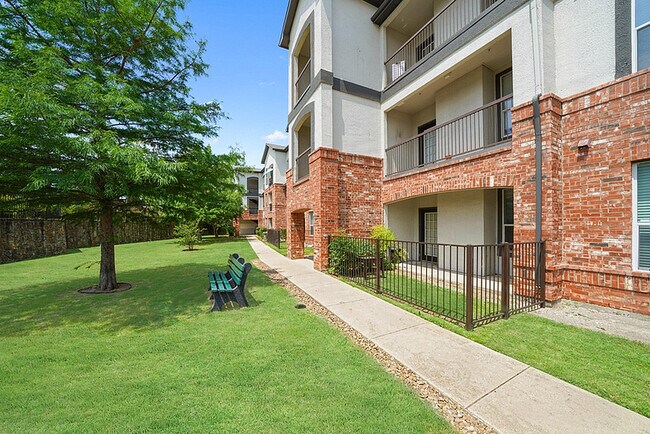 Exterior - Building_001 - Avery