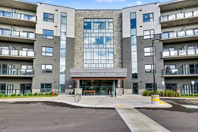 Photo - 1100-1100 Lackner Pl