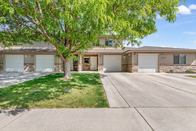 Photo - Spacious Multi-Level Townhome in Brookwillow