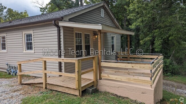 Building Photo - Haywood Ventures, LLC - 1302 Unit #03 Rental
