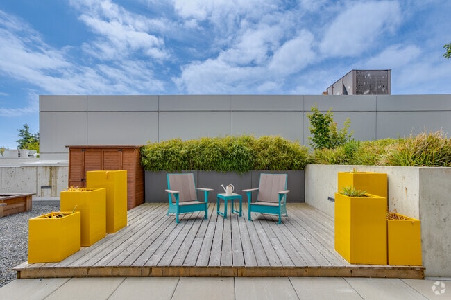 2nd Floor Amenity Space