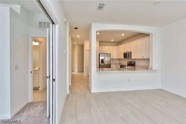 Photo - 2591 Vine Ave