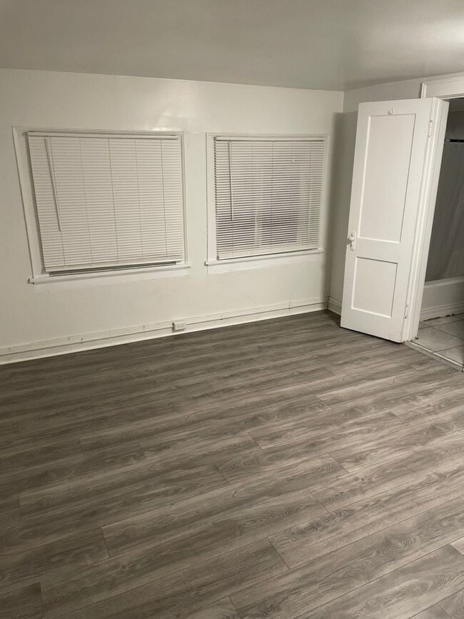 Photo - Spacious Roof Top Studio Efficiency Unit Apt 501 - Studio Rooftop Galley Kitchen