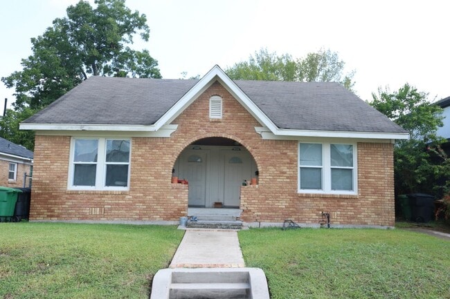 Building Photo - 2515 Cleburne St Rental