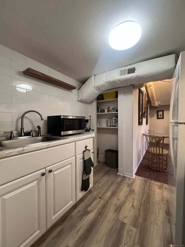 Photo - 466 Derby Ave